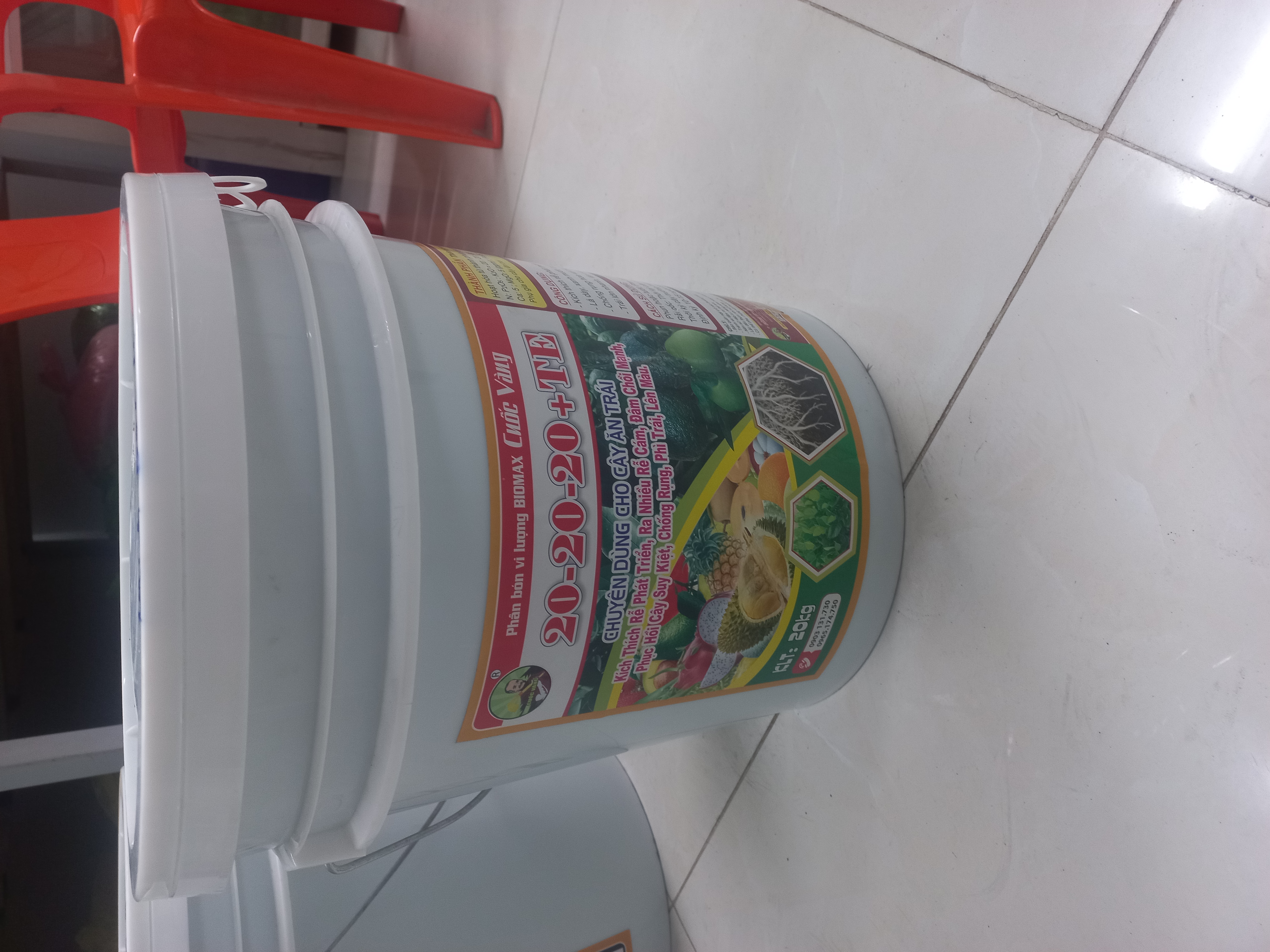 Xô phân bón vi lượng NPK 20-20-20+TE 20kg