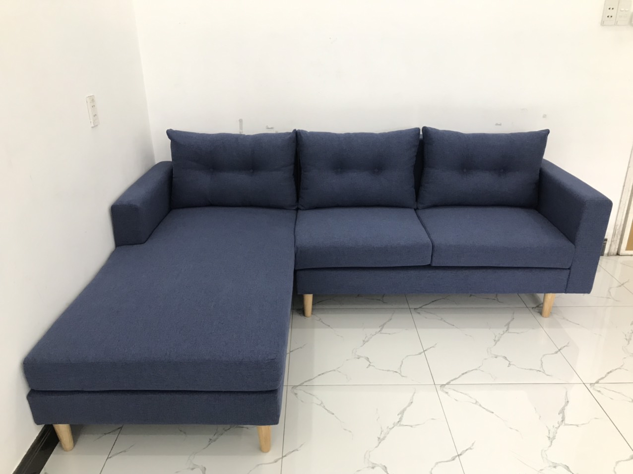 Bộ ghế sofa góc chấm bi xanh dương đậm 2m2