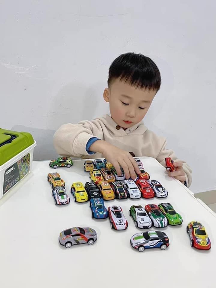 Trọn bộ đồ chơi sưu tầm cho bé trai và bé gái - Hộp 30 xe ô tô chạy đà cót chất liệu mạ kim loại siêu bền, kiểu dáng thể thao hiện đại bé nào cũng mê