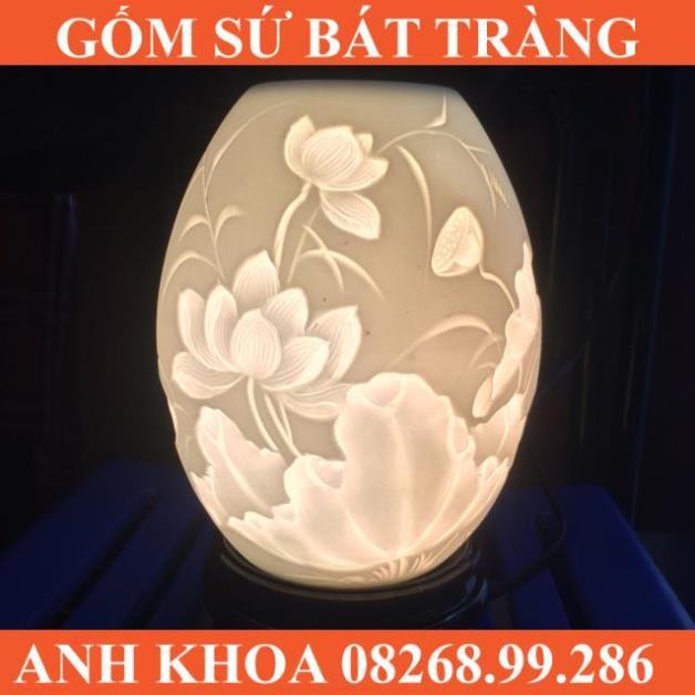 Đèn hoa sen cá chép khắc đế gỗ Bát Tràng - Gốm sứ Bát Tràng Anh Khoa