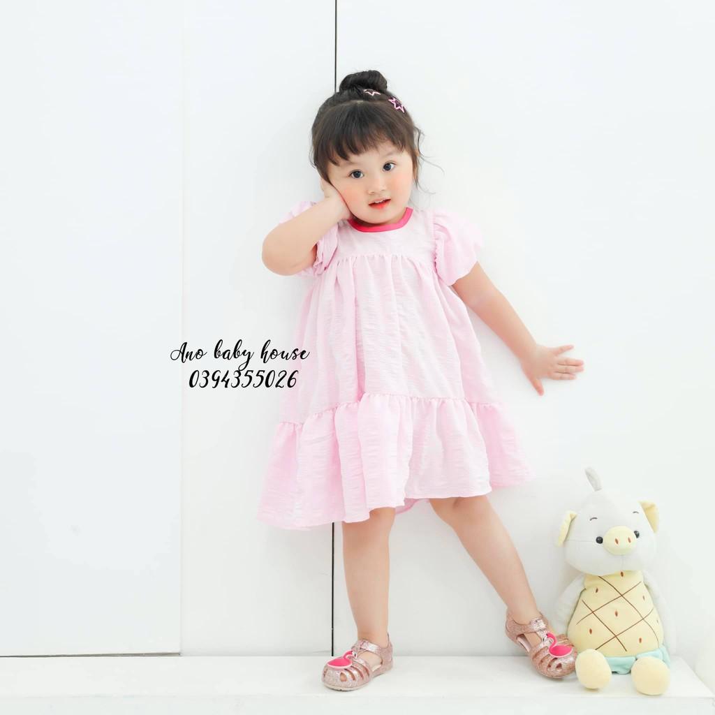 Váy hồng viền sen