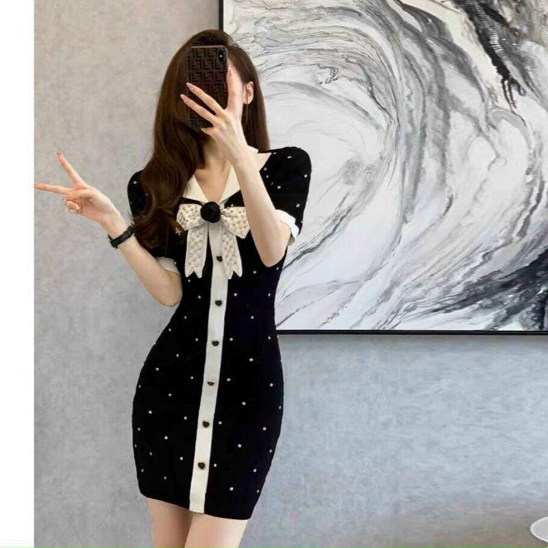 ĐẦM LEN ĐEN CỔ NƠ TRẮNG