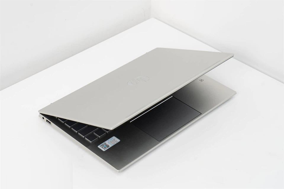Máy Tính Xách Tay Laptop HP Pavilion 14-DV2032TU - Hàng Chính Hãng