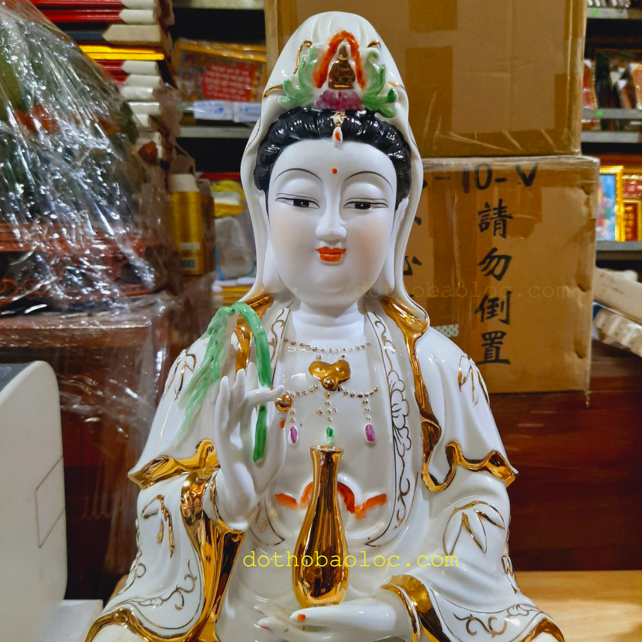 Tượng Quan Âm gốm sứ cao cấp màu trắng ngồi trên đài sen cao 45cm