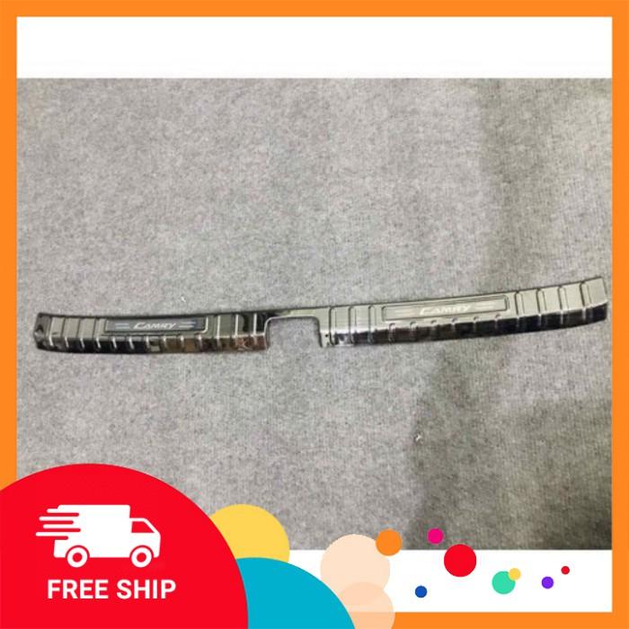Full bộ ốp bậc cốp trong, ngoài dành cho xe TOYOTA CAMRY 2019-2020 mẫu titan- ốp chống xước bậc cốp sau xe ô tô