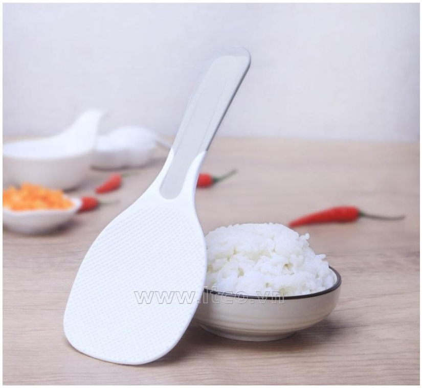 Muôi xới cơm chống dính, kháng khuẩn ( giao màu ngẫu nhiên )  - made in Japan