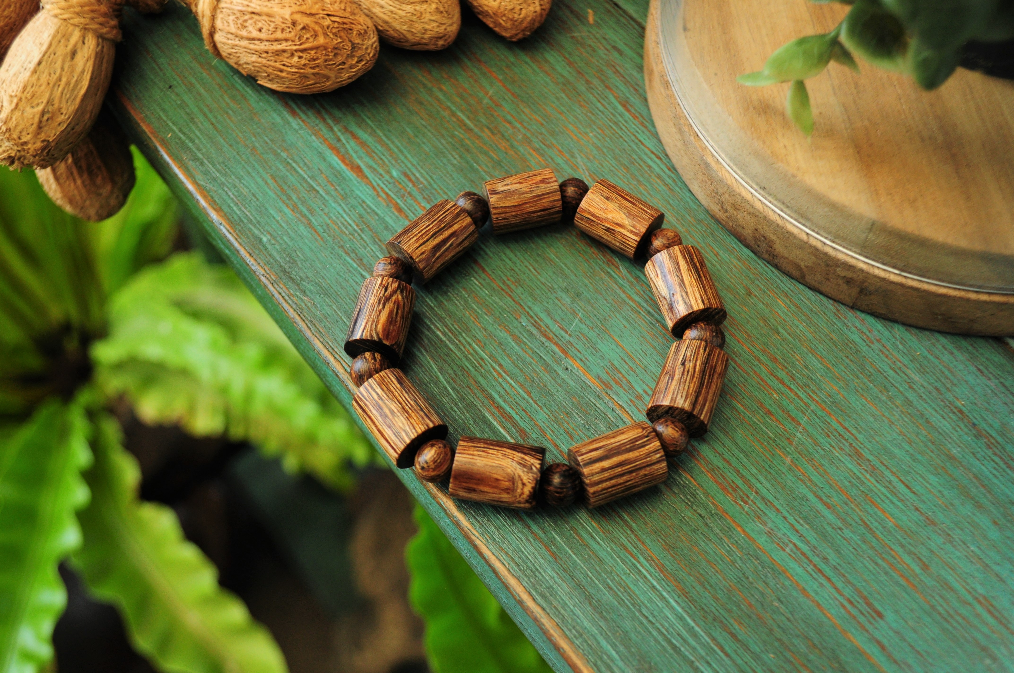 Vòng Tay Trầm Hương Sánh Chìm Đốt Khúc
