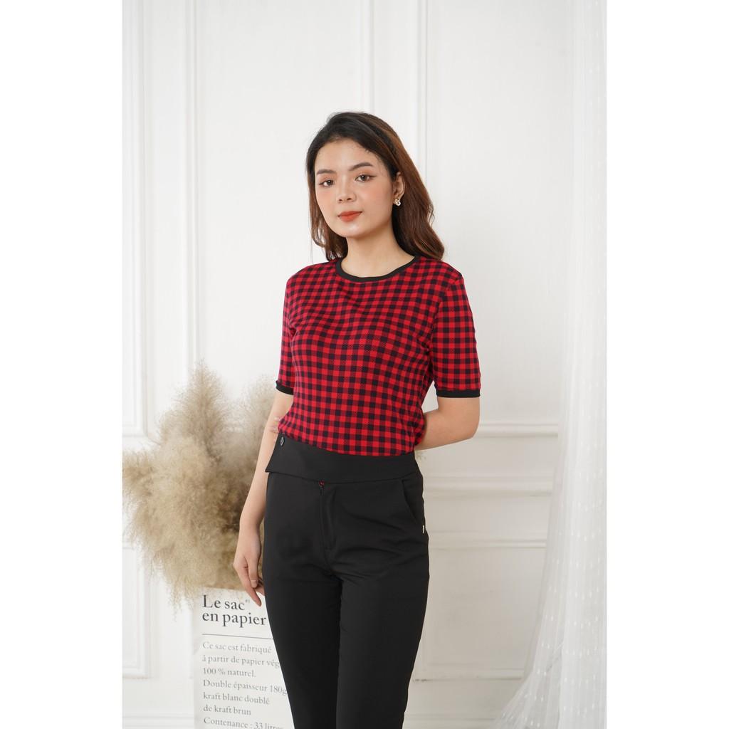 Áo thun kẻ caro đỏ cổ tròn cao phối bo tay lỡ-Sooyoung