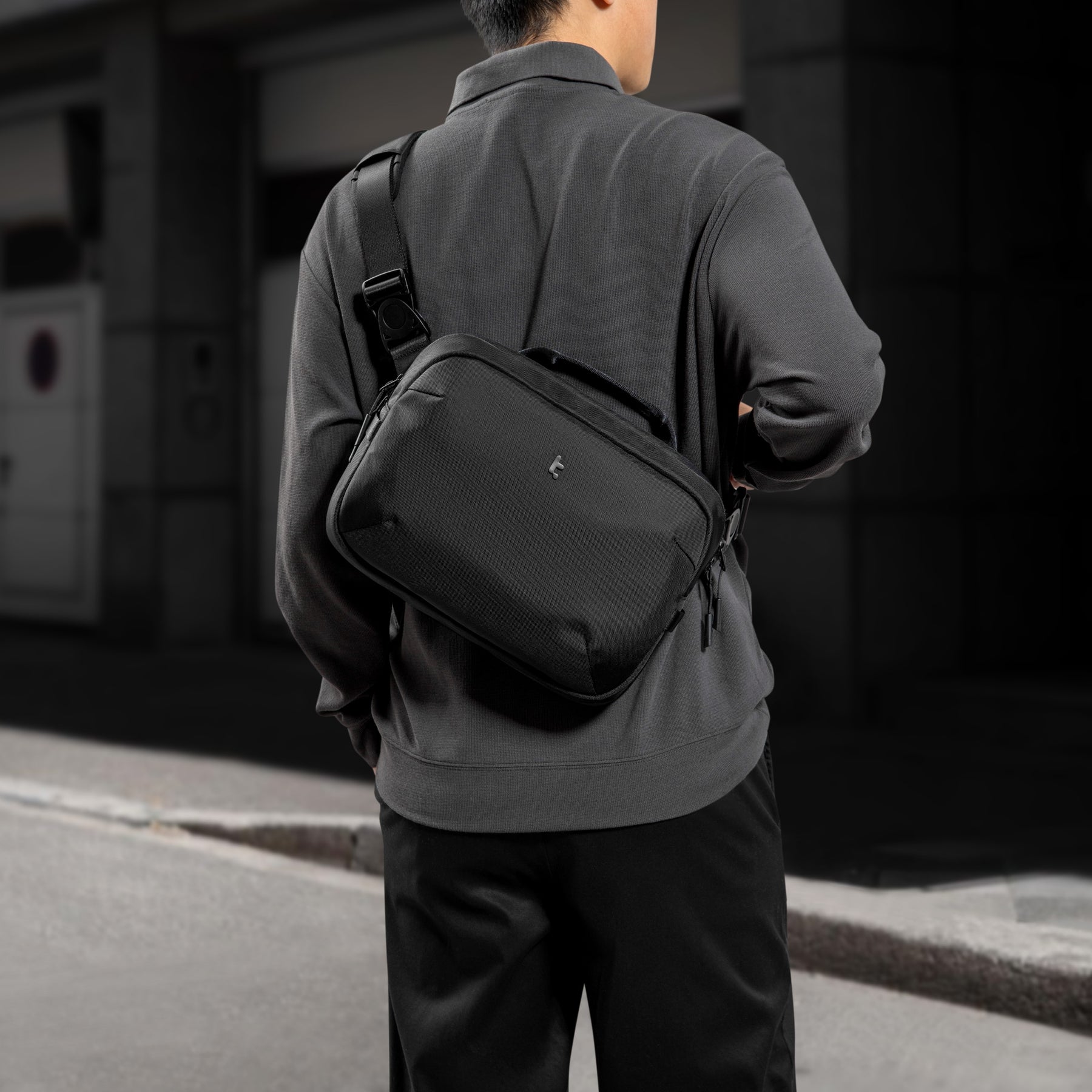 Túi đeo chéo Tomtoc Urbanex-B11 Shoulder Bag 11 inch Black – B11A1D1 - Hàng Chính Hãng