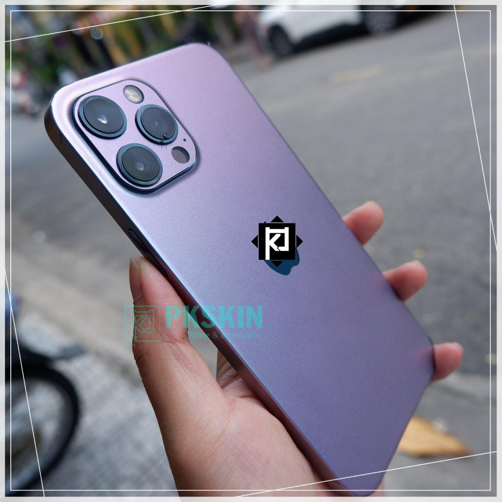 Miếng dán skin ánh tím cho iphone 12 , 12 pro max , 12 mini , 12 pro , 13 ,13 pro , 13 pro max , 13 mini , 11 , 11 pro