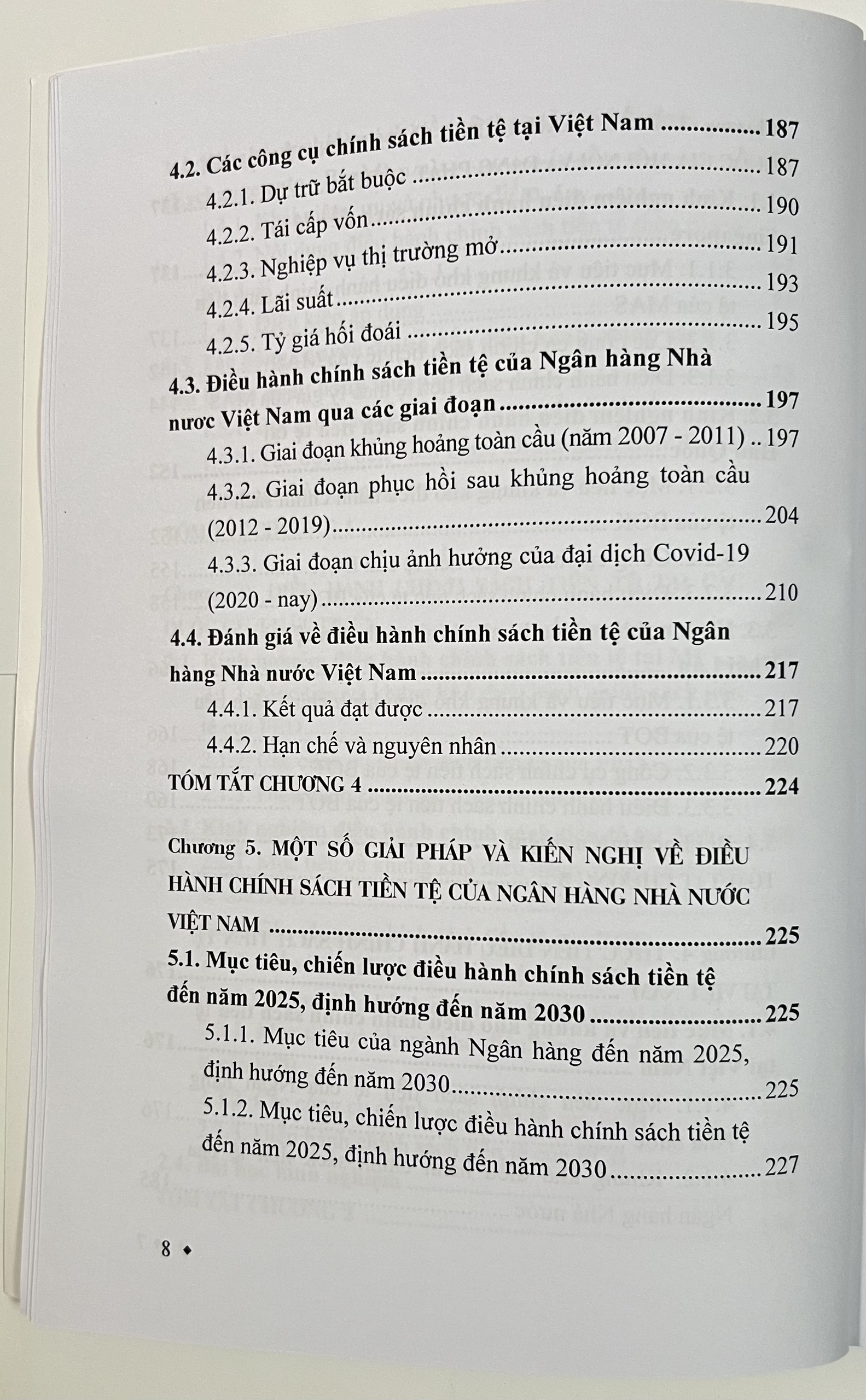 Sách - Điều Hành Chính Sách Tiền Tệ Của Ngân Hàng Trung Ương