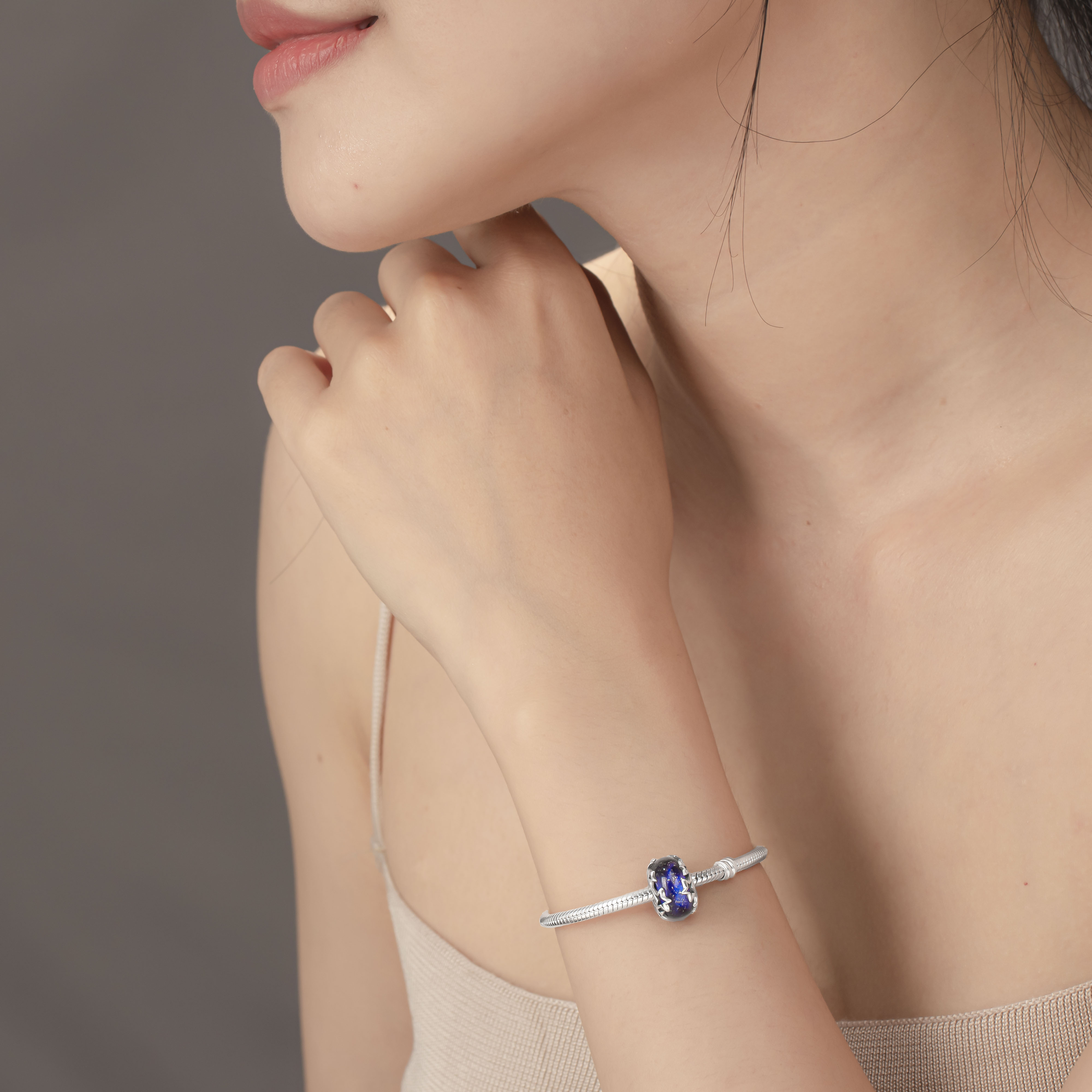 Vòng charm đá xanh dương hình ngôi sao xỏ vòng tay dây chuyền - SI7970