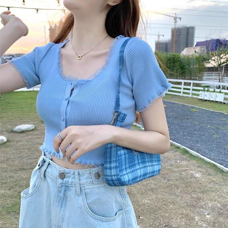 Áo len mongtoghi cộc tay viền ren khuy dáng croptop