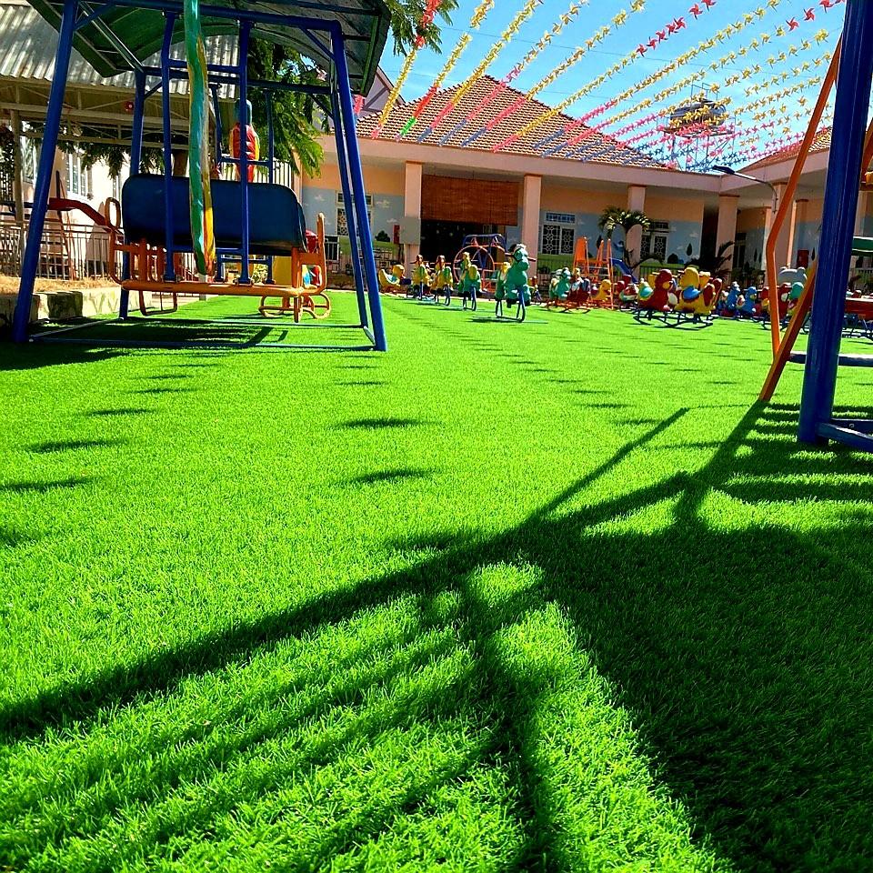 Tấm cỏ nhân tạo .Khổ 1 x 1m. Loại cao cấp.Trang trí nhà cửa, sân vườn.An toàn với trẻ nhỏ.Bảo hành 2 năm .