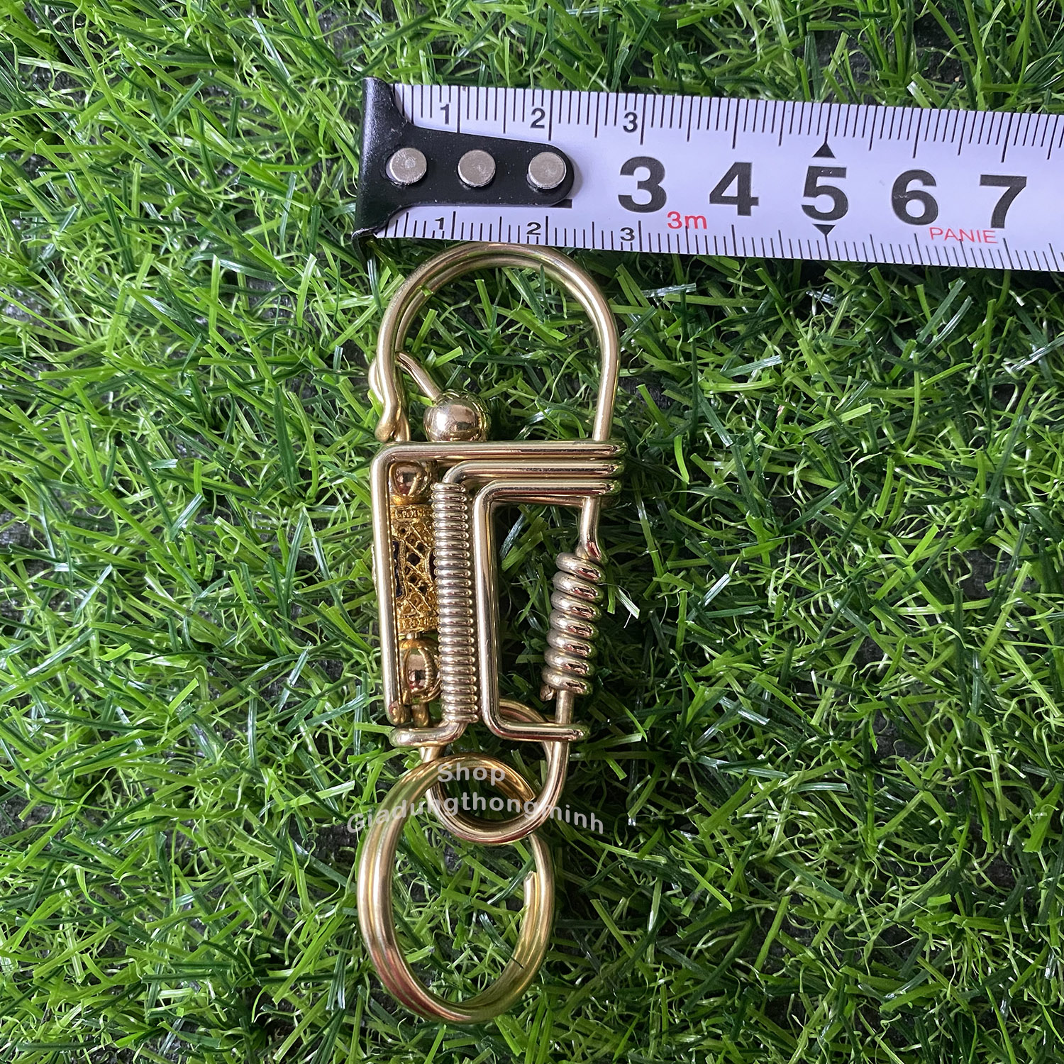 Móc khóa Ô tô màu Vàng bằng đồng sáng đẹp , họa tiết tím + đỏ; Hàng Việt Nam cao cấp - Móc khóa thủ công oto, xe máy