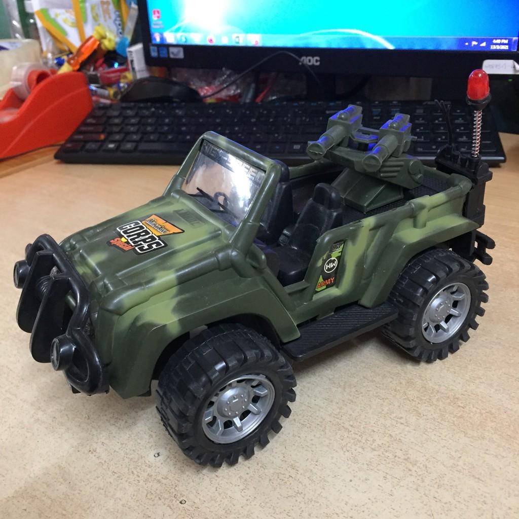 Mô hình Jeep pin thường có nhạc và đèn