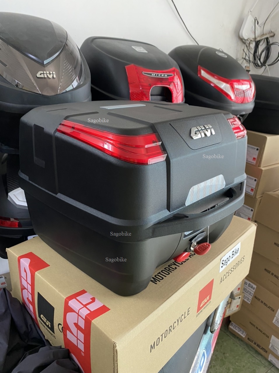 Thùng Givi B33NM, thùng givi 33lit kèm đế, ốc gắn