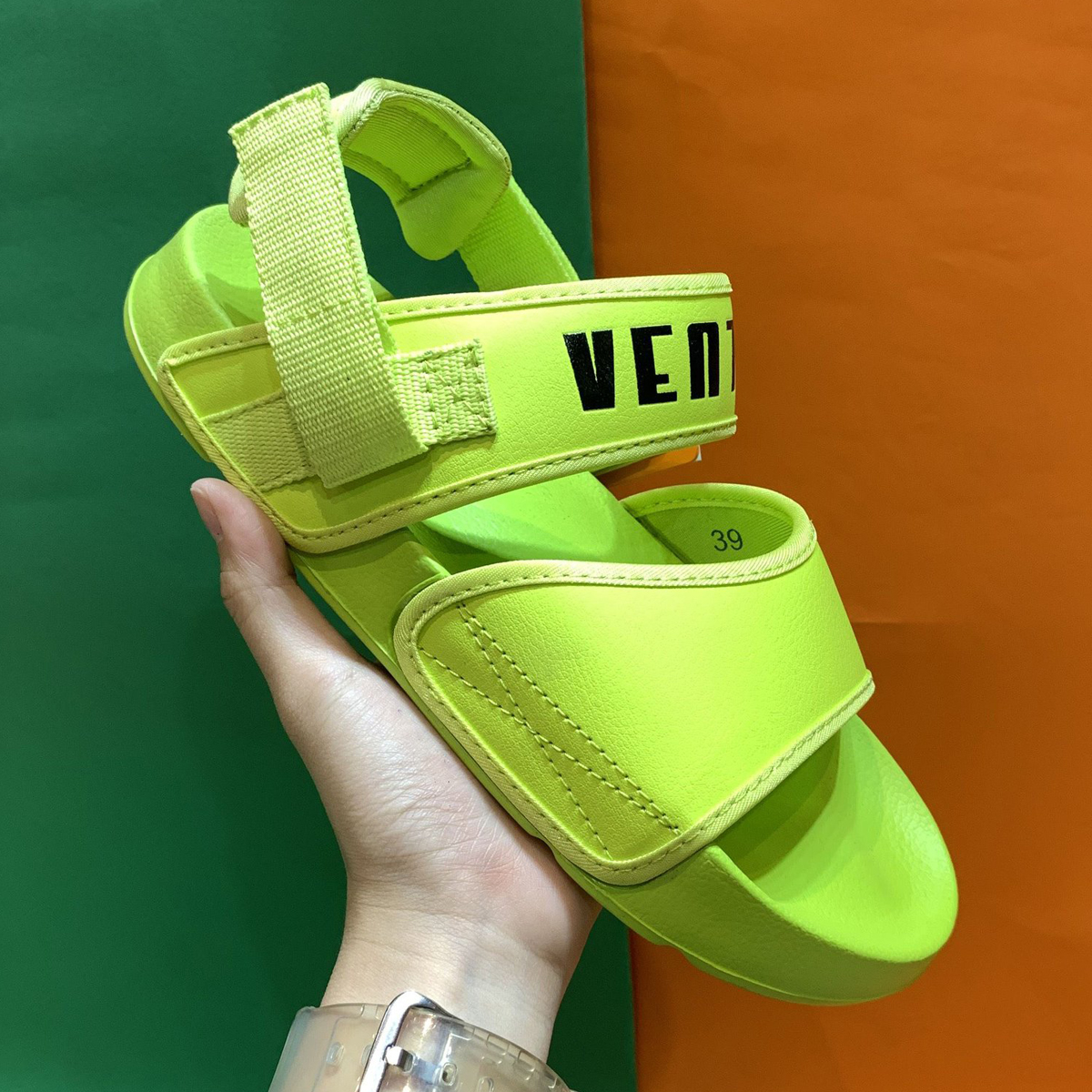 Giày sandal nữ đi học hiệu Vento FL17