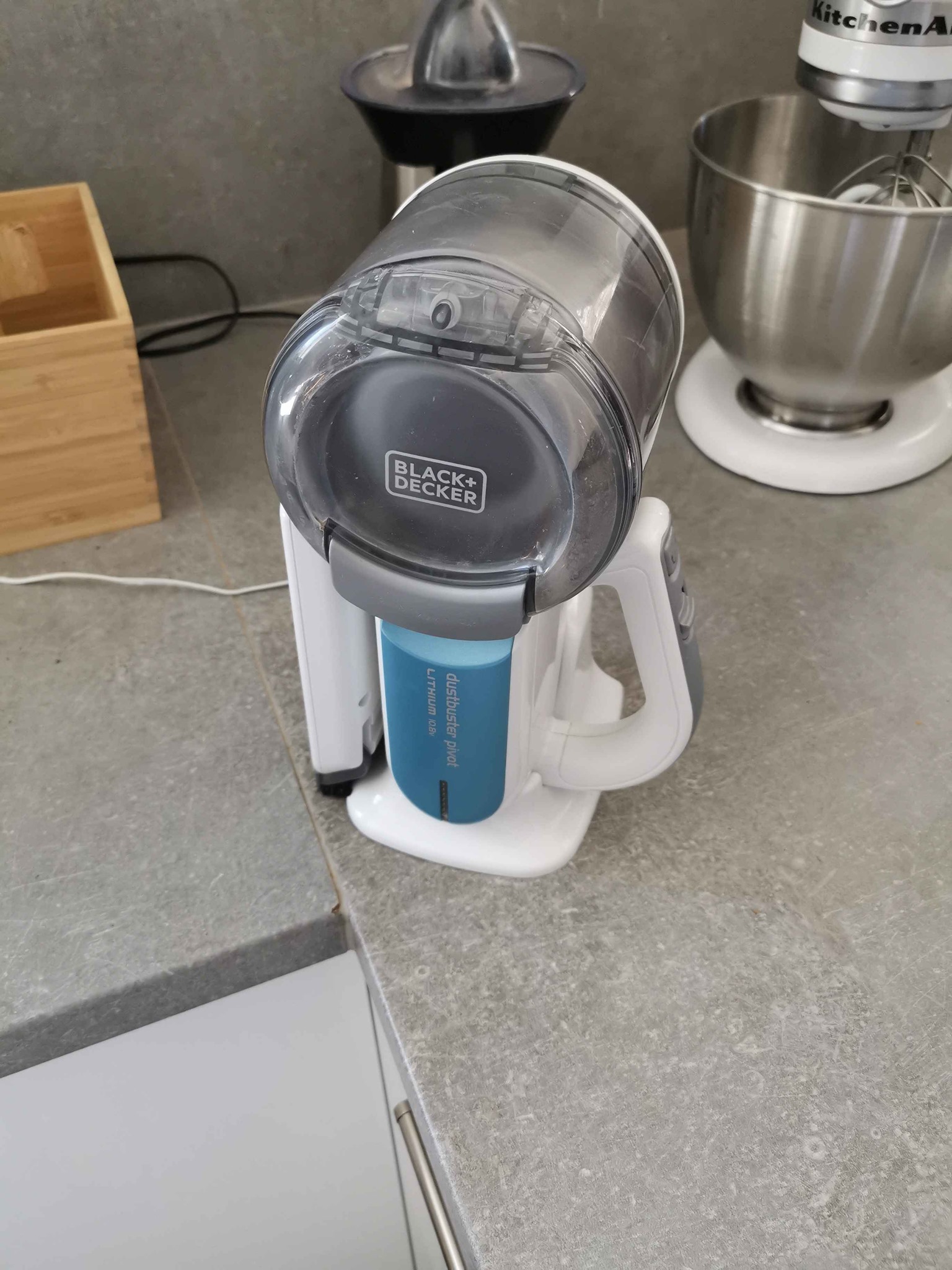 Máy hút bụi dùng pin 10.8V Black&amp;Decker PV1020L- Hàng chính hãng