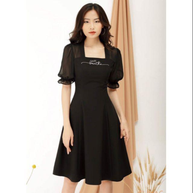 ĐẦM XÒE ĐEN THÊU CHỮ TAY VOAN