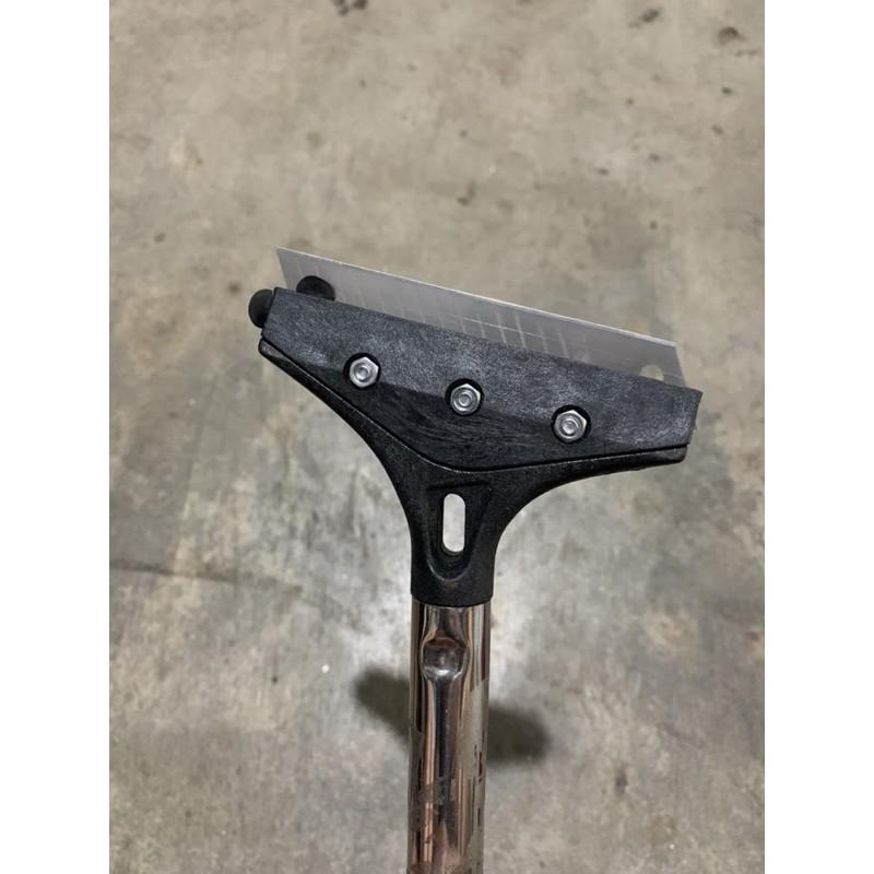 Cây sủi sơn, vôi trên tường và kính