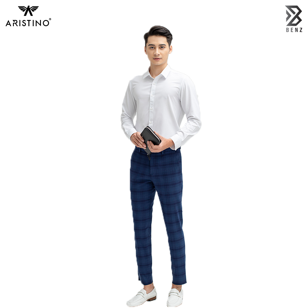 Áo sơ mi trắng dài tay không túi ARISTINO với thành phần 100% Micro Polyester cho bề mặt trơn bóng, mềm mại, ít bám bụi, dáng Slim fit gọn gàng lịch sự