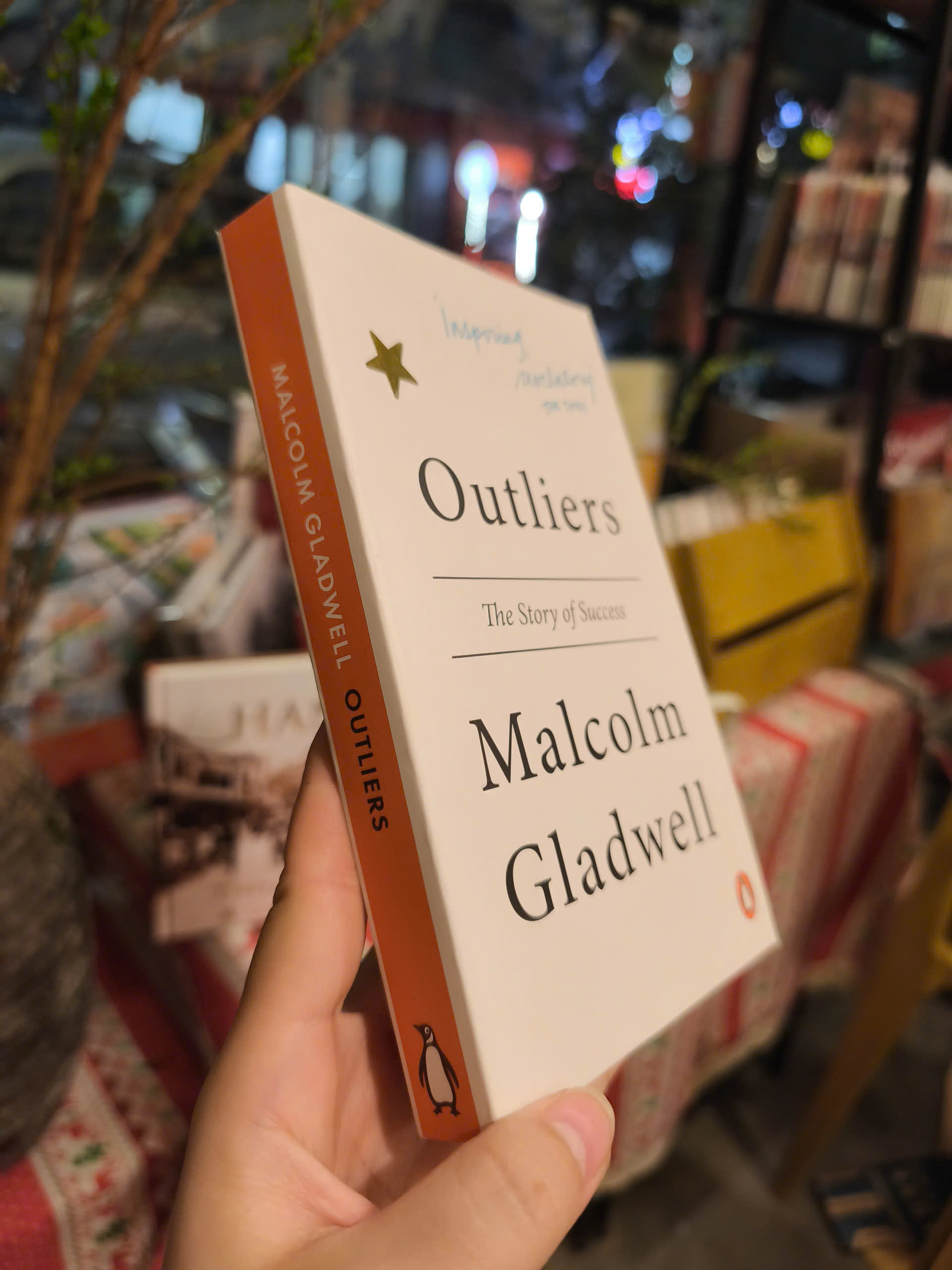 Sách - Outliers: The Story of Success by Malcolm Gladwell - Nonfiction| Psychology| Business