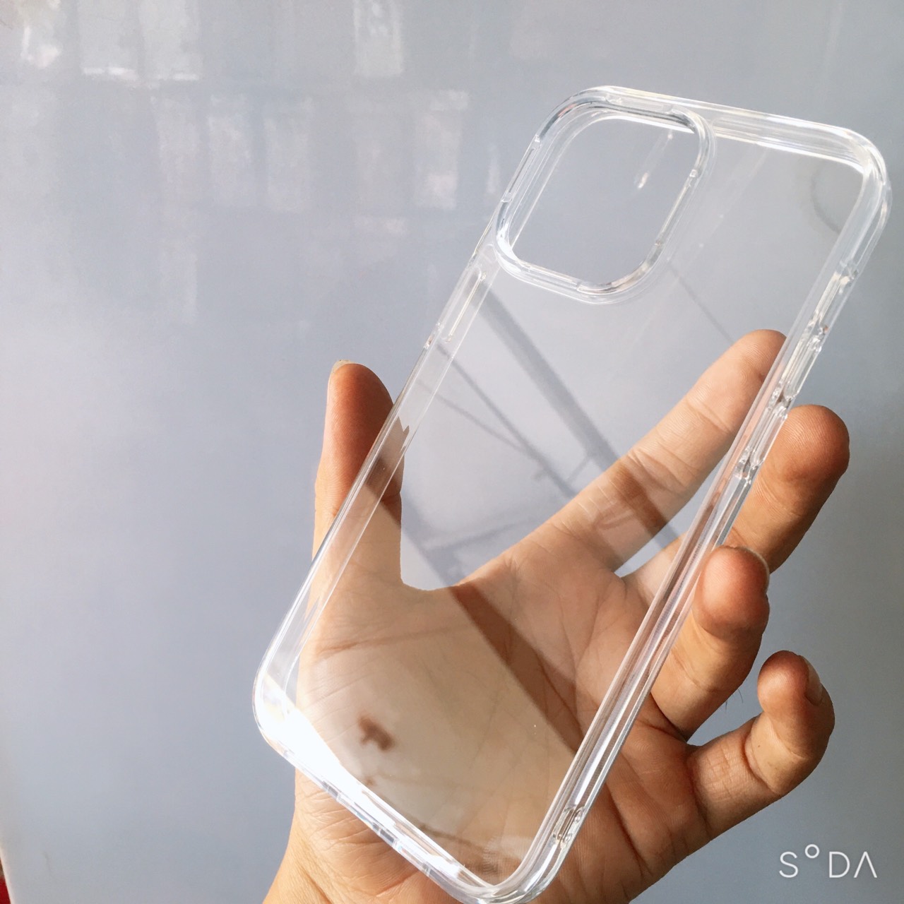 Ốp lưng Likgus trong suốt chống sốc không ố màu dành cho iPhone 14 Pro/ 14 Pro Max