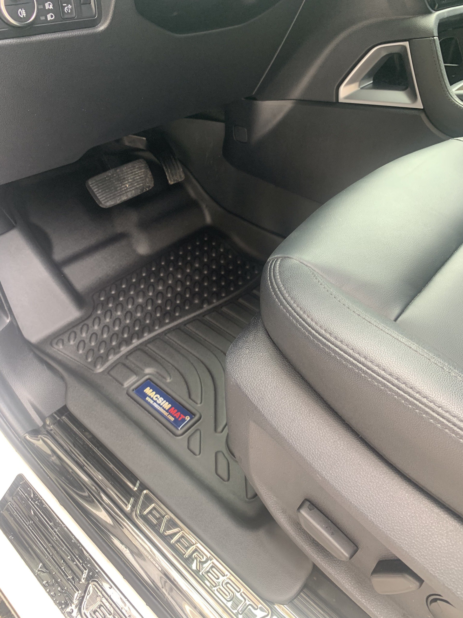 Thảm lót sàn xe ô tô Ford Everest 2022+  Nhãn hiệu Macsim chất liệu nhựa TPE cao cấp màu đen