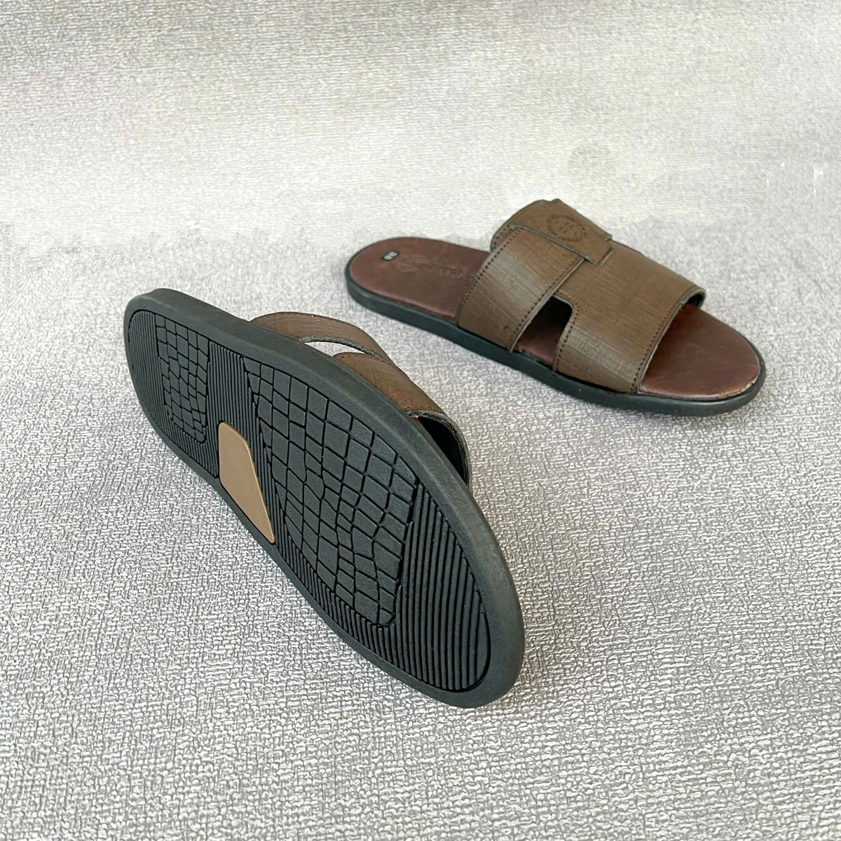 Dép nam da bò quai ngang Trường Hải 2 màu nâu đen DN115