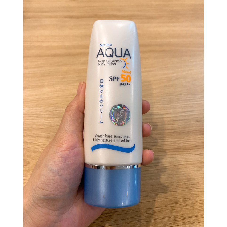 Kem chống nắng toàn thân Mistine Aqua Base Sunscreen Body Lotion SPF 50 PA +++ 70ml tặng móc khóa