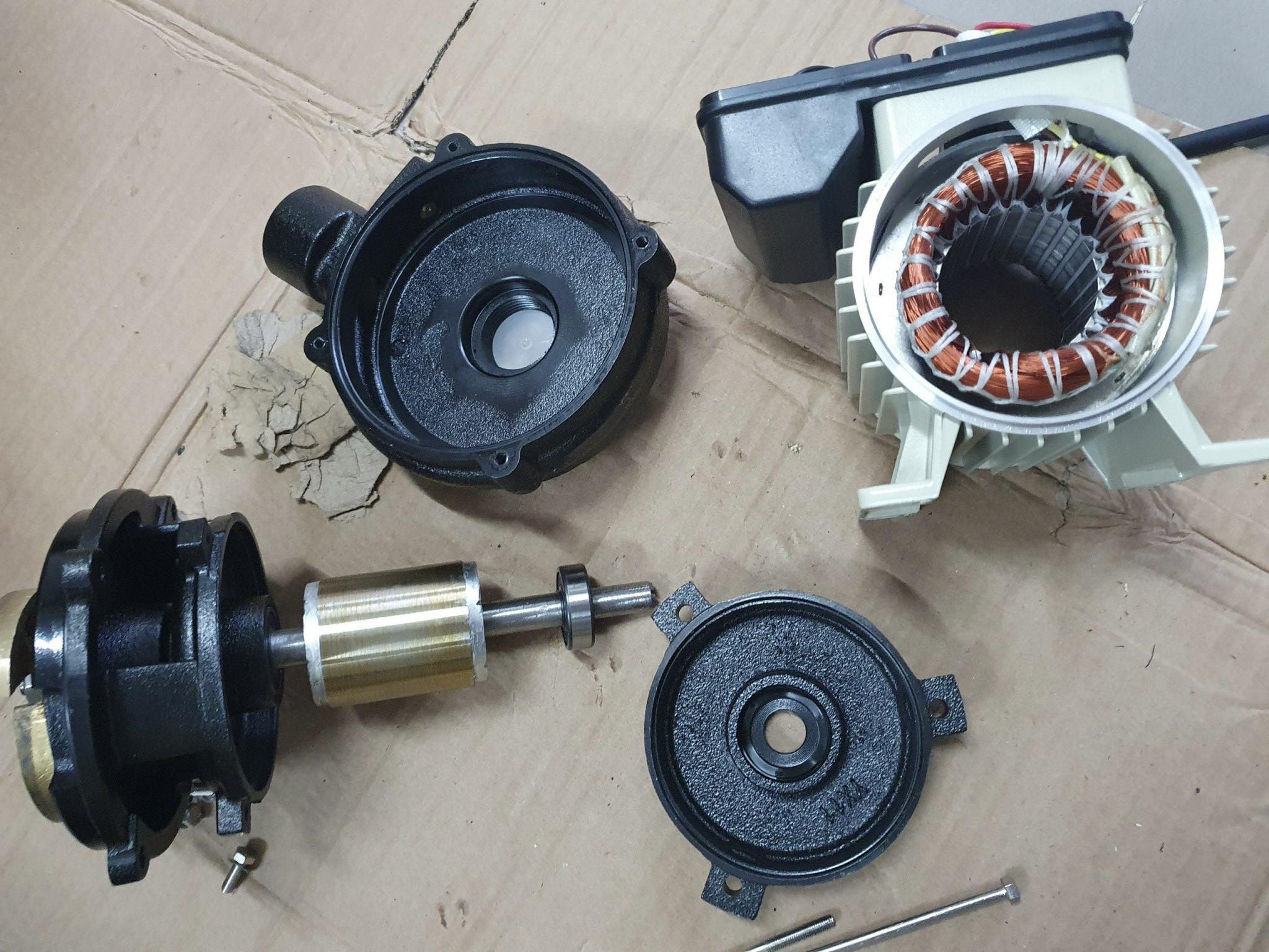 MÁY BƠM NƯỚC DK 800W 1HP CHẤT LƯỢNG CAO, CÁNH ĐỒNG, TRỤC CỐT INOX, MOTO DÂY ĐỒNG.HỌNG HÚT XẢ 49MM