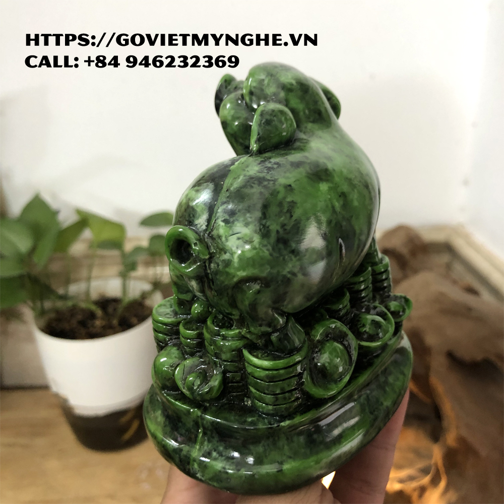 Tượng đá con Heo tượng đá trang trí phong thủy bàn làm việc cho tuổi Hợi - Chiều cao 11cm - Màu xanh lục bích