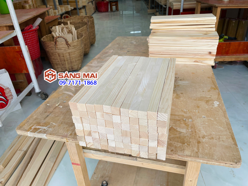 Thanh gỗ thông vuông 2cm x 2cm x dài 30cm + láng mịn 4 mặt