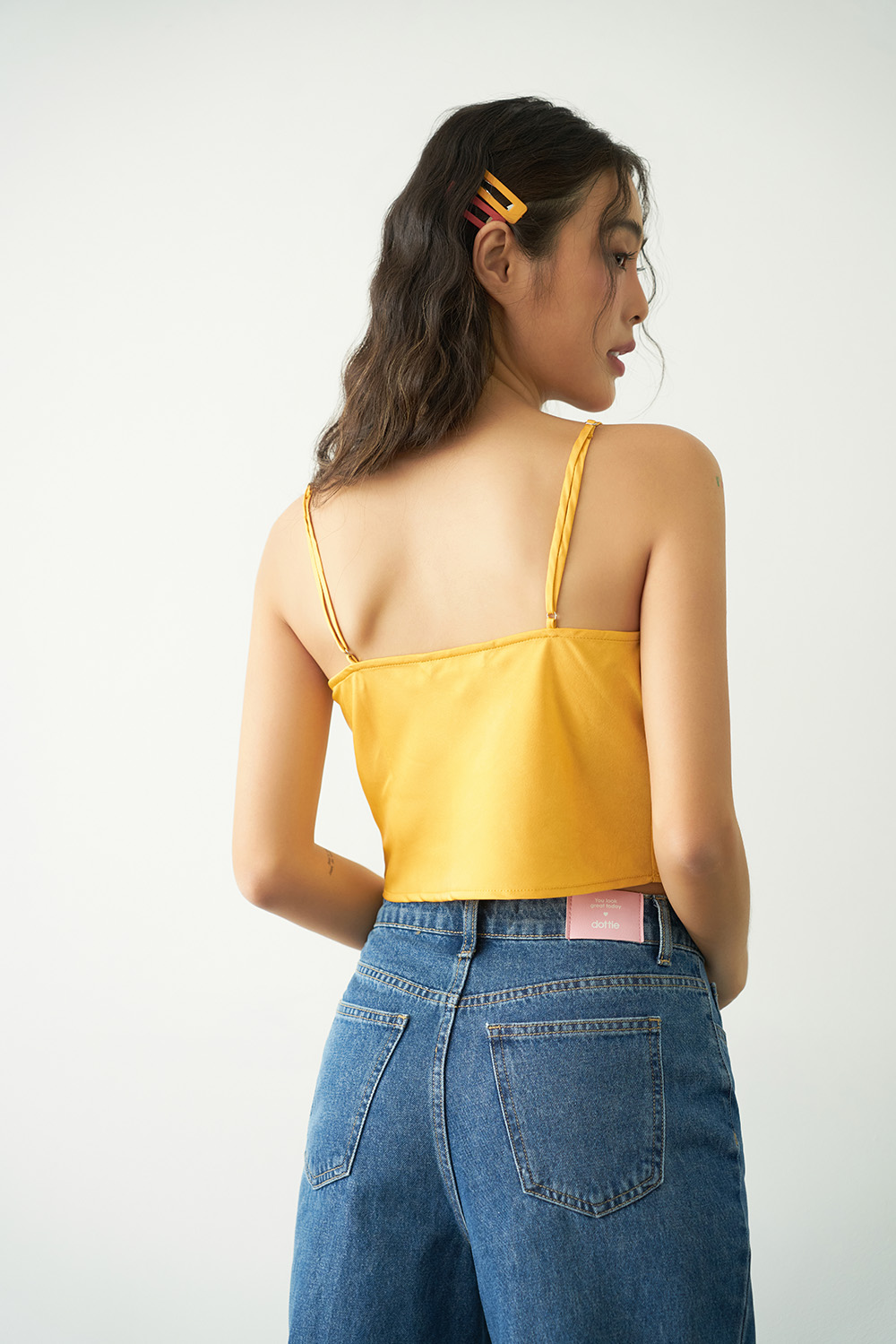 DOTTIE - Áo hai dây cổ đổ nữ vàng T0492