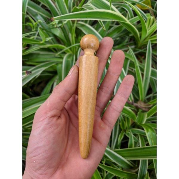 Cây dùi mát xa day ấn bấm huyệt đạo bằng gỗ thơm chăm sóc sức khỏe mọi lúc
