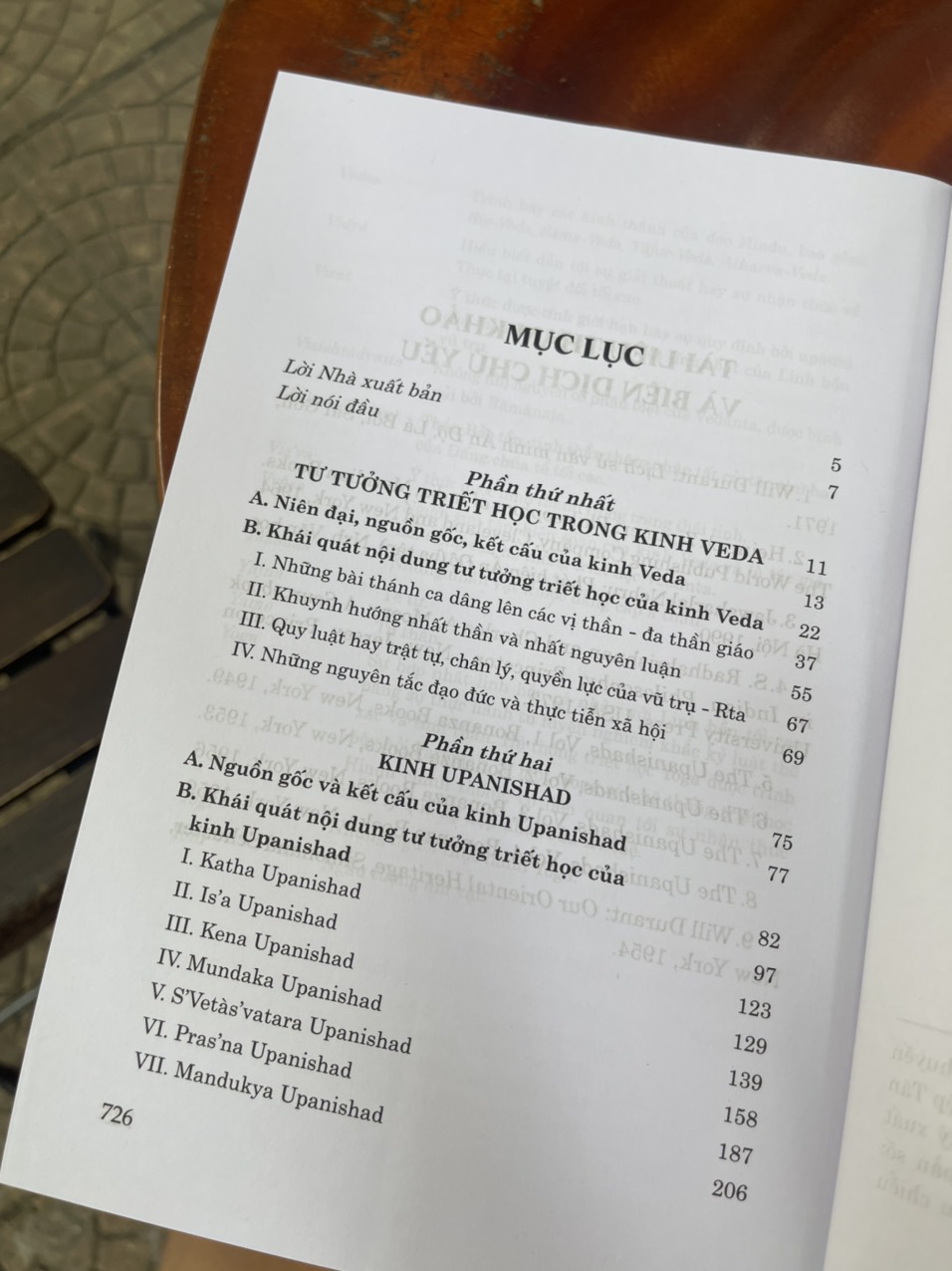 VEDA UPANISHAD - Những bộ kinh triết lý tôn giáo cổ Ấn Độ - PGS.TS. Doãn Chính (Chủ biên)  - NXB Chính trị Quốc gia Sự thật