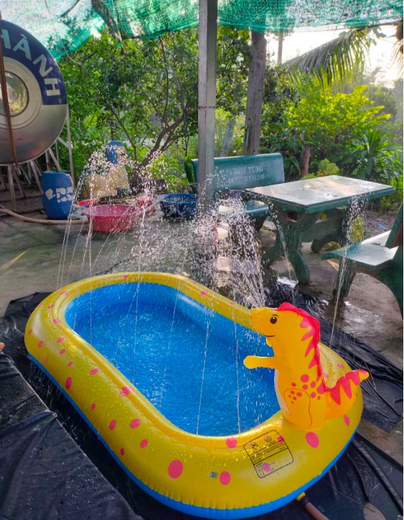 Bể bơi phao cho bé 1m7 không cần bơm điện bơm hơi có khủng long phun nước rất đẹp và vui nhộn