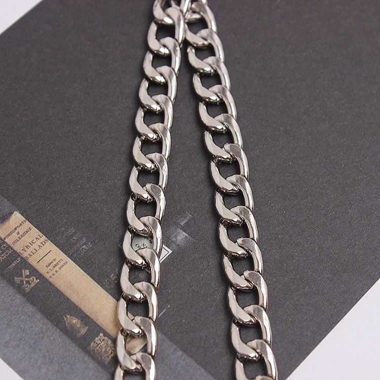 Chain đeo đai quần basic tua rua