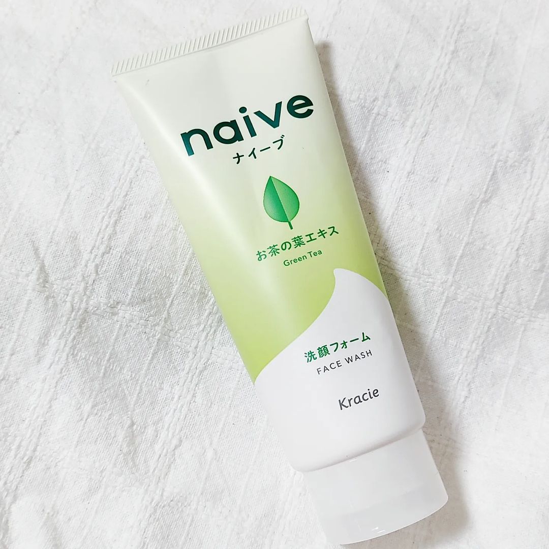 Sữa Rửa Mặt Tẩy Trang Kracie Naive Chiết Xuất Lá Trà 200G