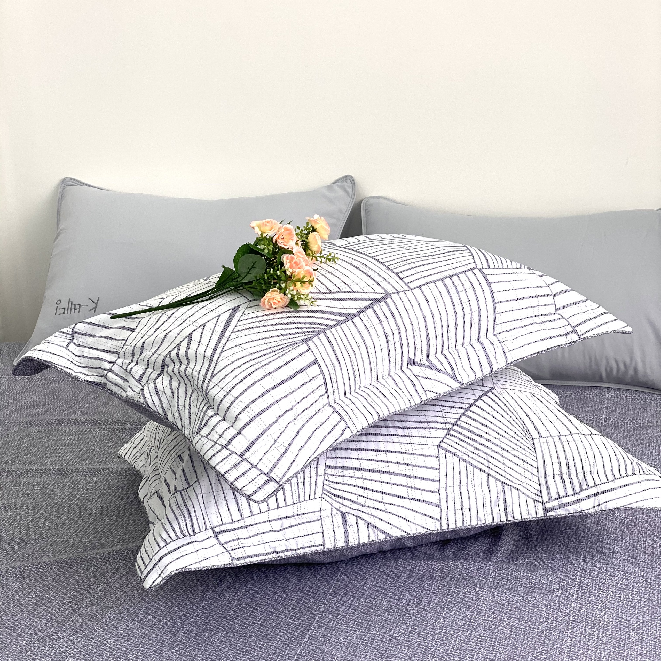 Bộ ga giường  KBedding by Everon KMTP 112 Microtencel Xám phối trắng (4 món)