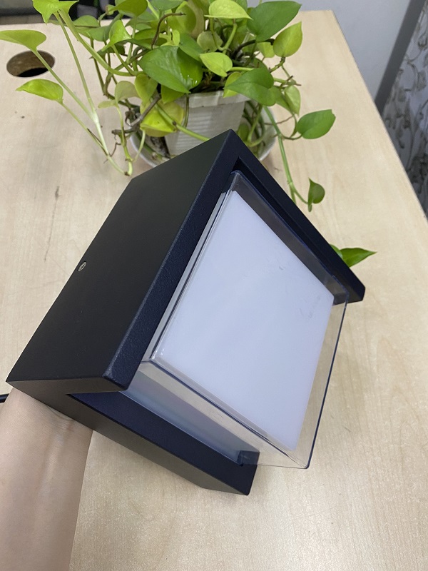 Đèn gắn tường ngoài trời vuông hiện đại RB LIGHTING