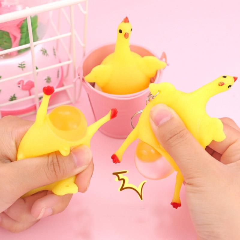 Móc Khóa Cute Gà Đẻ Trứng Giảm Stress Bóp Giải Trí Giảm Căng Thẳng Giá Rẻ Kích Thước Con Gà 10cm x 6.3cm