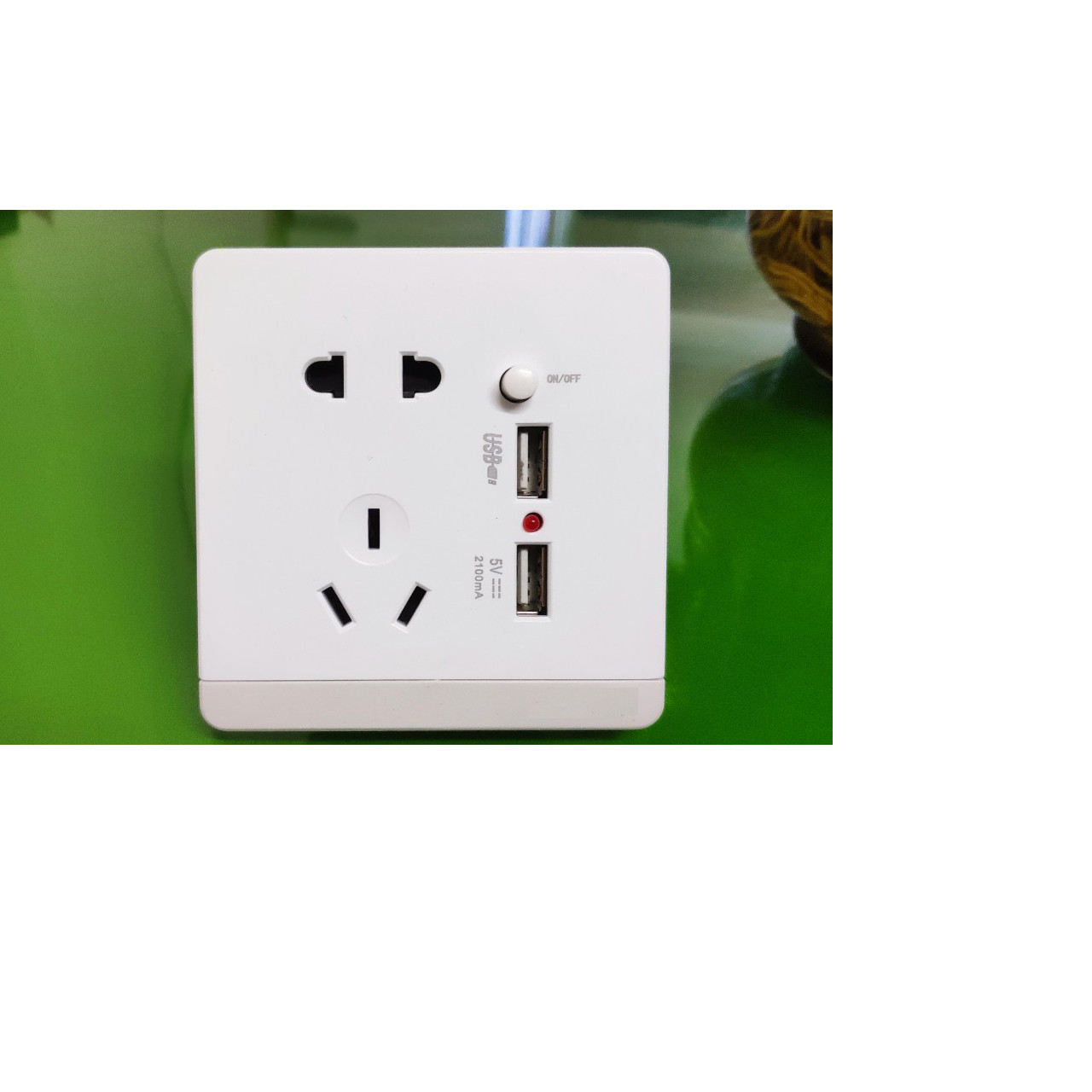 Ổ Cắm Điện Chống Giật 2 Cổng USB TK-2U2P1S