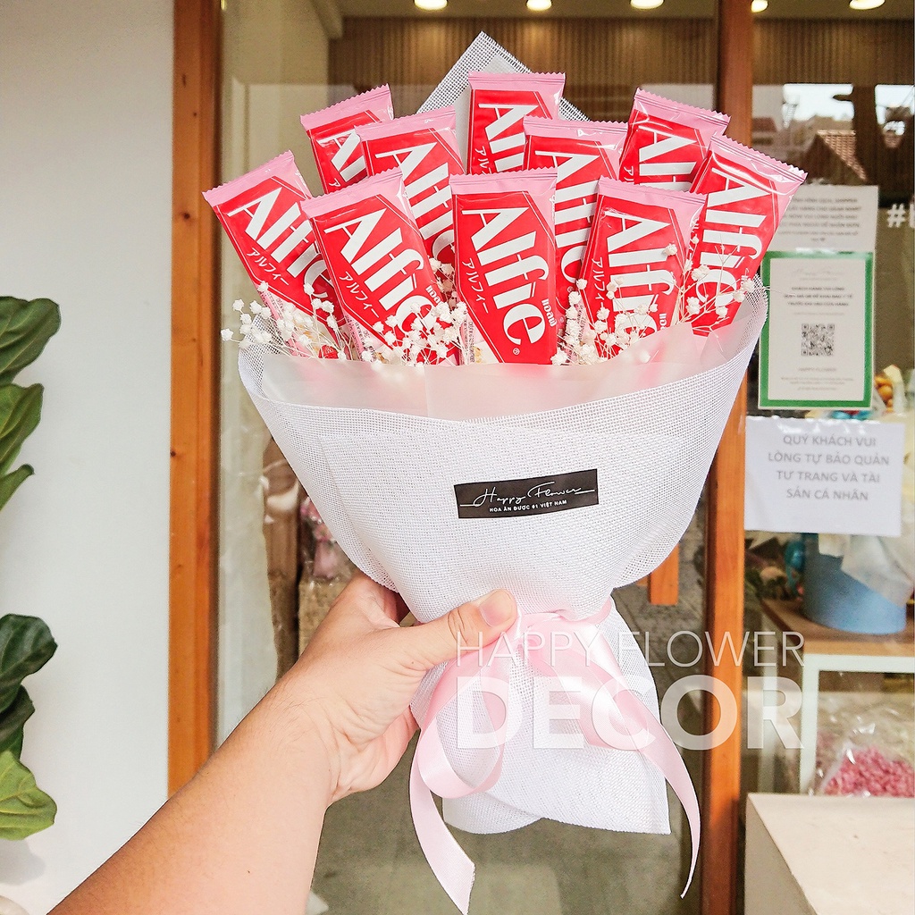 Bó hoa kẹo Chocolate Alfie thích hợp làm quà tặng người thân thương - Đóng gói bởi Happy Flower