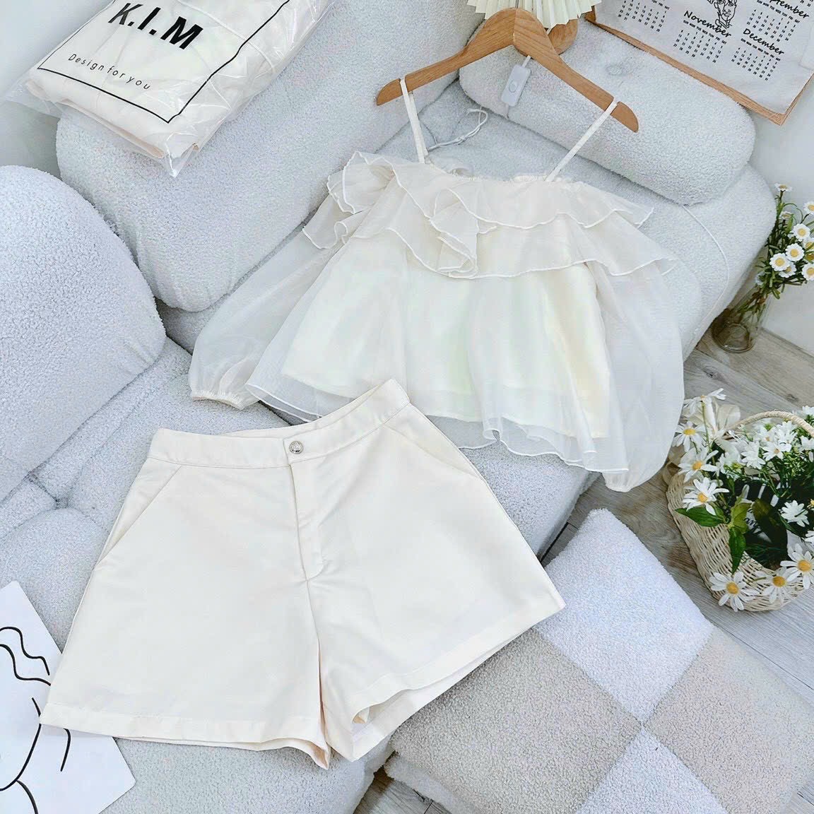 SET ÁO VOAN TRỄ VAI DÂY TAY DÀI BỒNG SUÔNG TRƠN BÈO + QUẦN SHORTS NGẮN ỐNG RỘNG LƯNG CAO ĐI BIỂN ĐI CHƠI DẠO PHỐ ĐI TIỆC