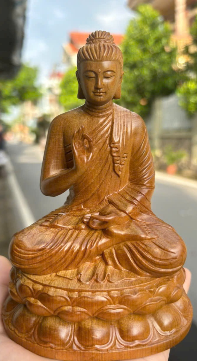 Tượng phật thích ca mẫu ni bằng gỗ bách xanh thơm núc cao 15x10x8cm
