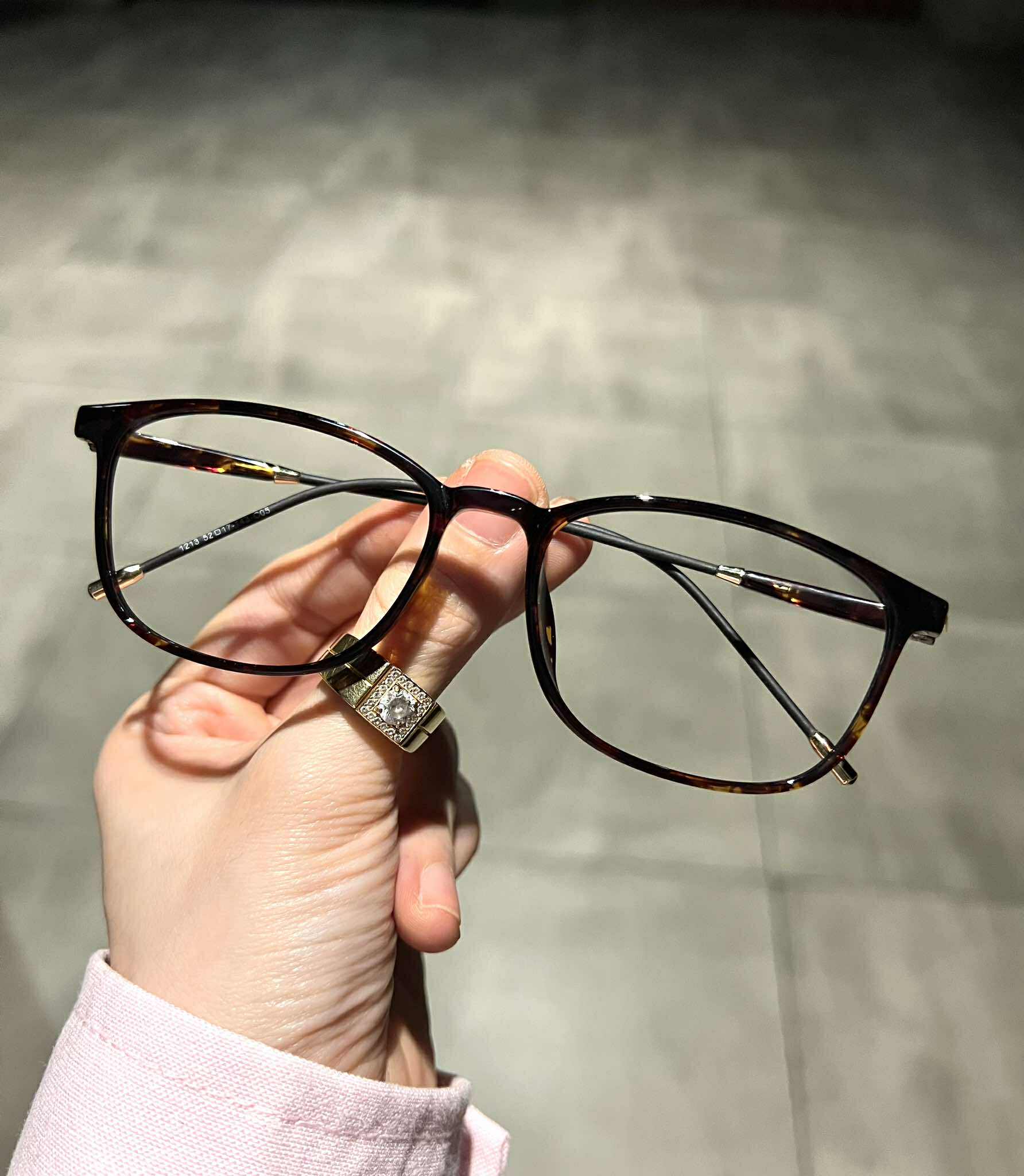 Kính mắt bầu nhỏ gọng chất liệu nhẹ cho nam nữ