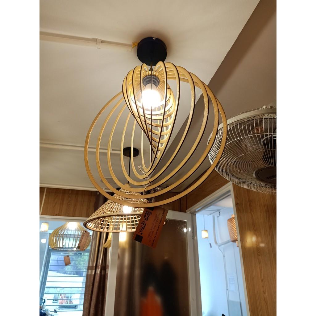 Đèn thả trần bằng gỗ Đèn gỗ thả trần gia công trang trí nhà và decor quán cafe bền đẹp, độc, lạ hiện đại