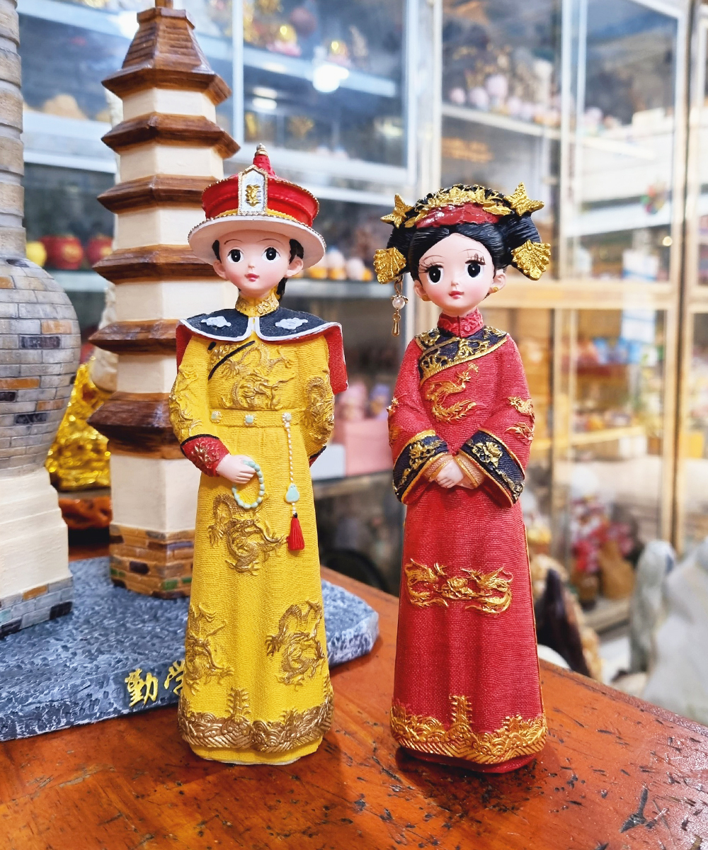 Bộ 02 tượng Hoàng Thượng - Hoàng Hậu cổ trang size nhỏ 18cm